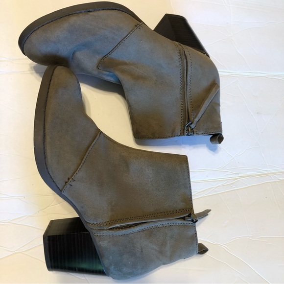 Gray bootie gray size 10 side zipper ankle bootie - Picture 5 of 6